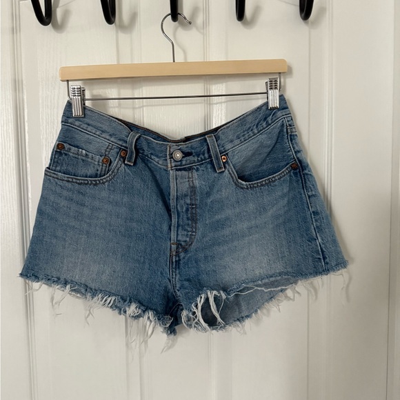 Levi’s Classic Blue 501 Denim Shorts - Picture 2 of 4